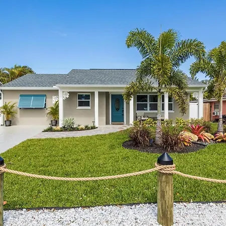 Mid Island - Villa Hibiscus - Fort Myers Beach - Roelens Vacations